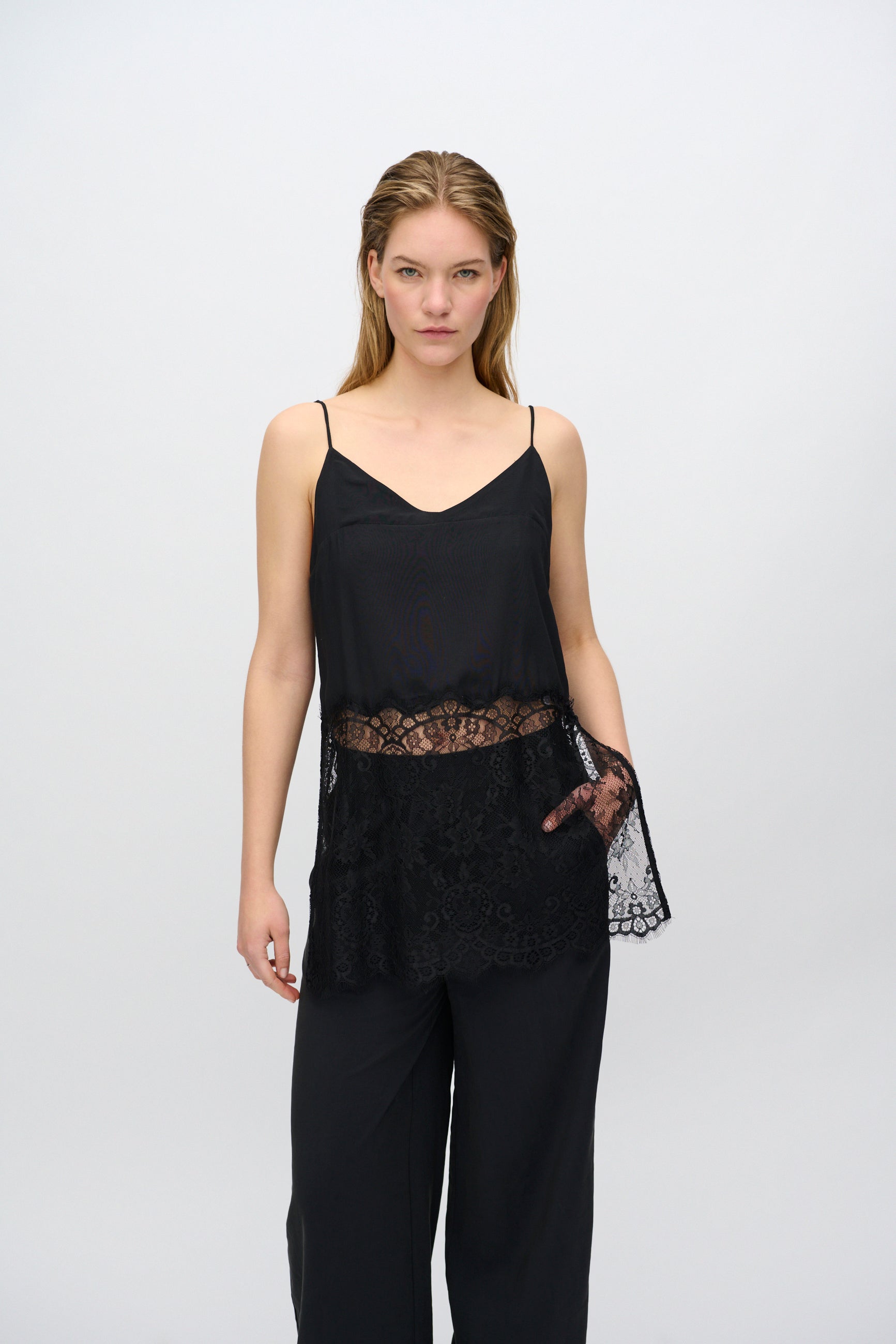 minimum female Elia top with lace 4257 Top 999 Black