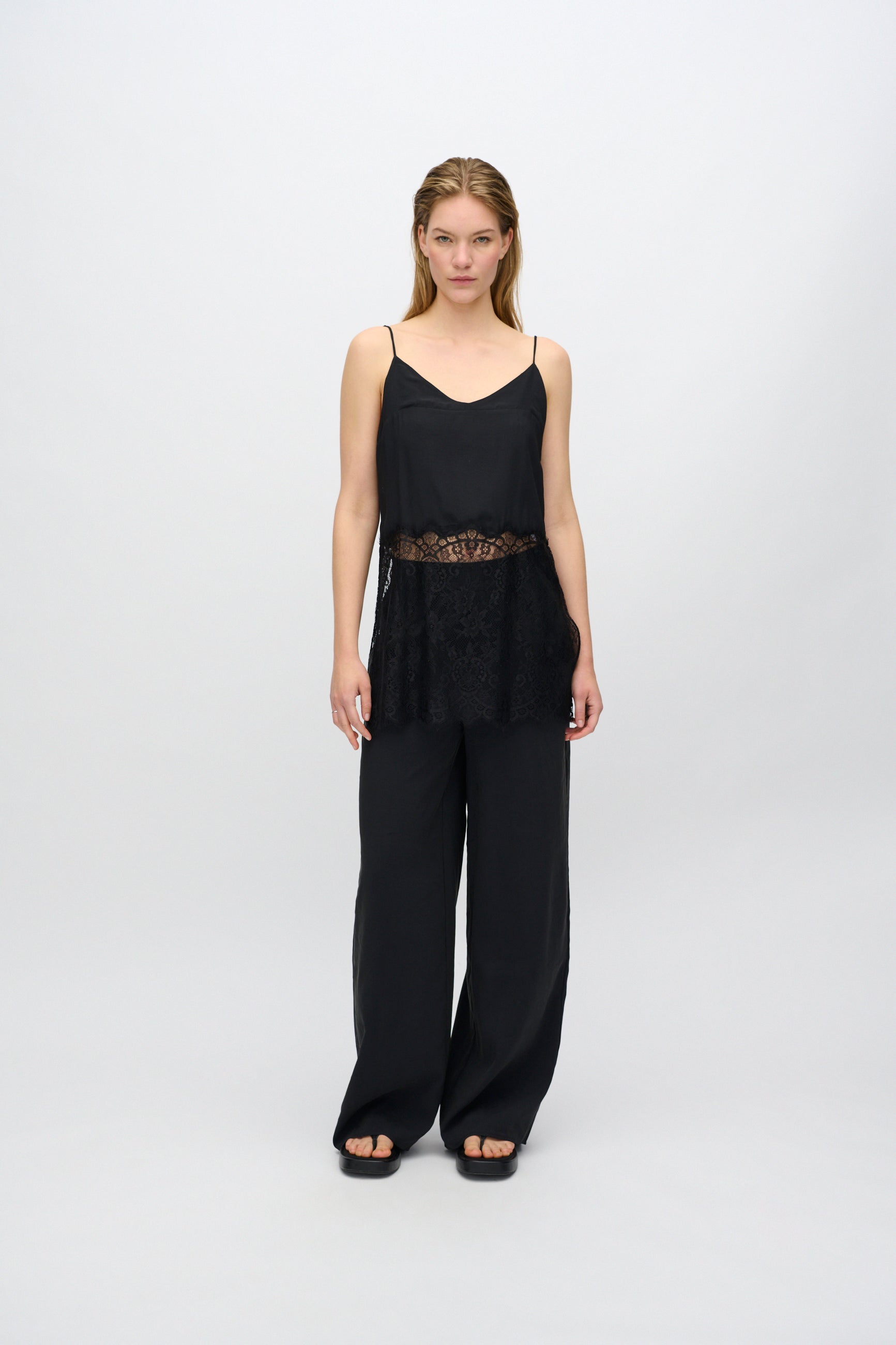 minimum female Elia top with lace 4257 Top 999 Black