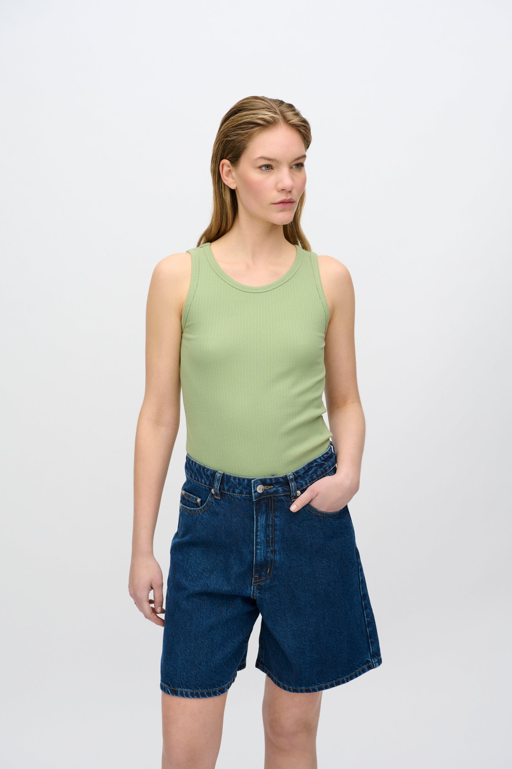 minimum female Lila tank top 4226 GOTS Gilet 6317 Quiet Green