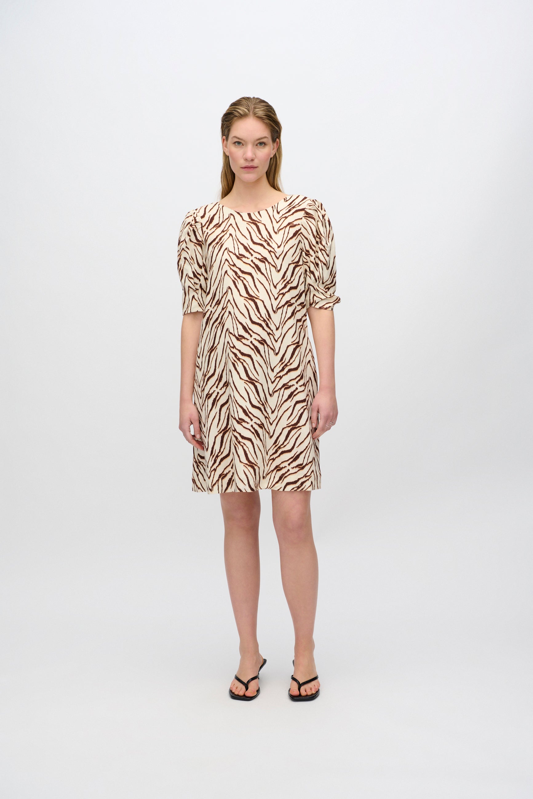 minimum female Dalia a-line linen blend dress 4263 Short Dress 1235 Sandstorm