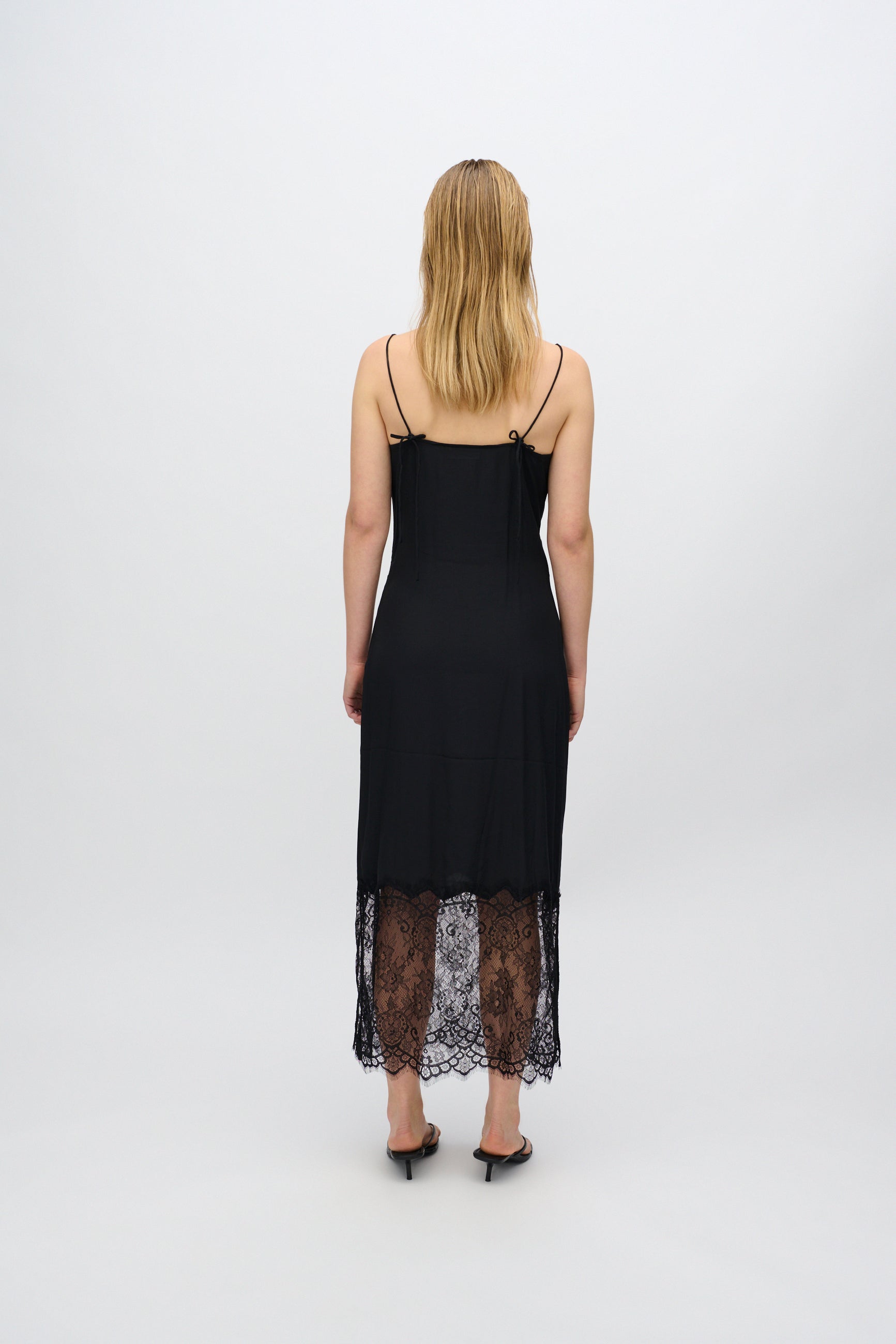 minimum female Elly midi dress with lace 4257 Midi Dress 999 Black