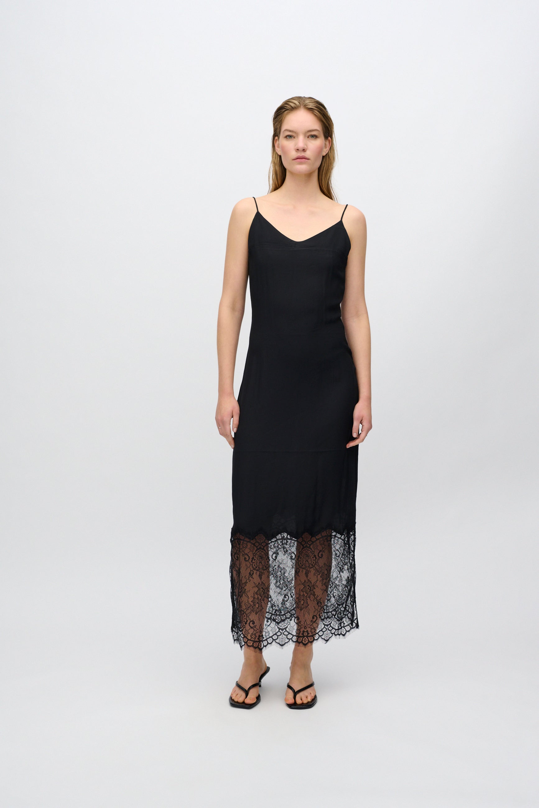 minimum female Elly midi dress with lace 4257 Midi Dress 999 Black