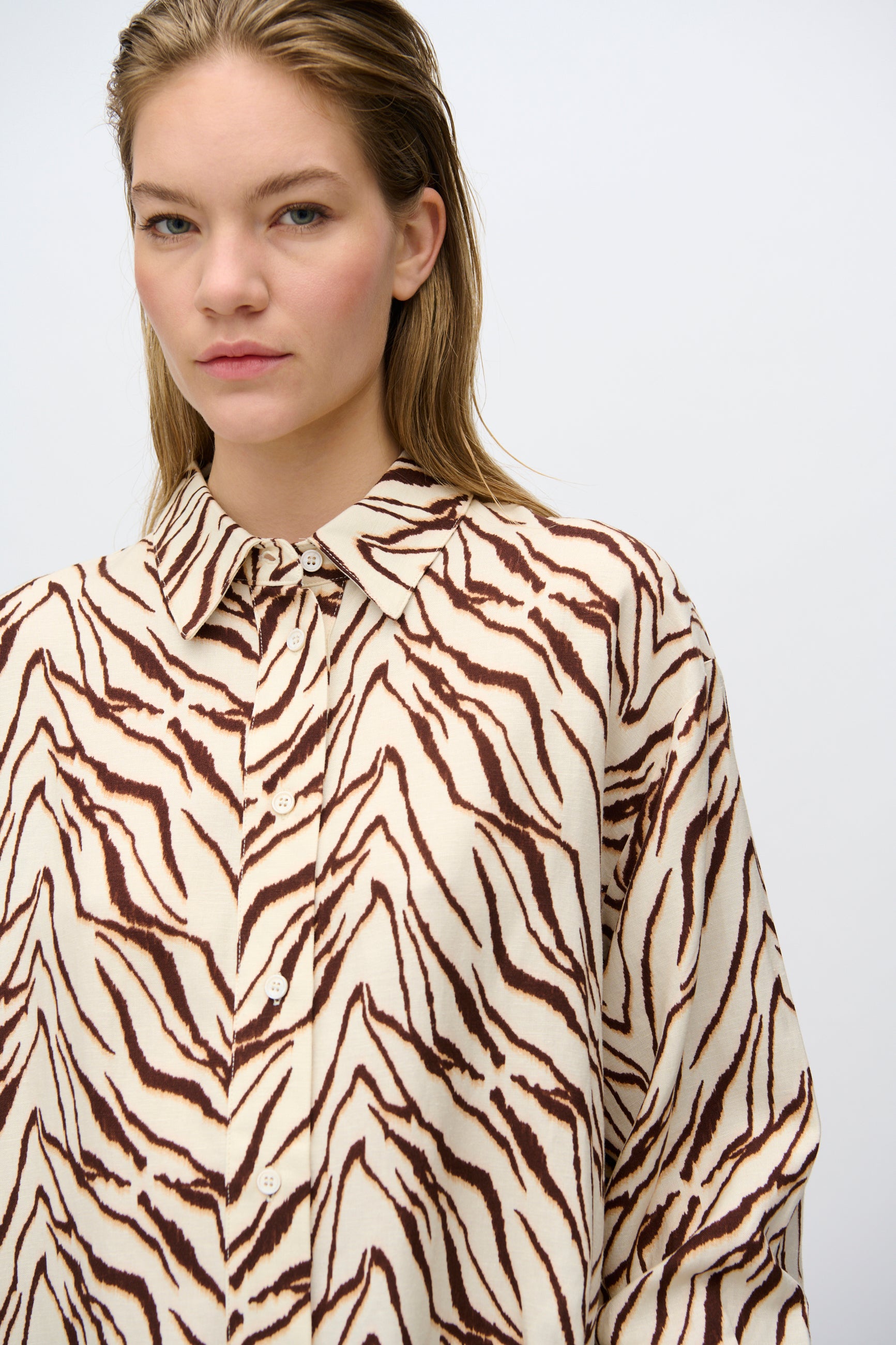 minimum female Harper long sleeved linen blend shirt 4263 Long Sleeved Shirt 1235 Sandstorm