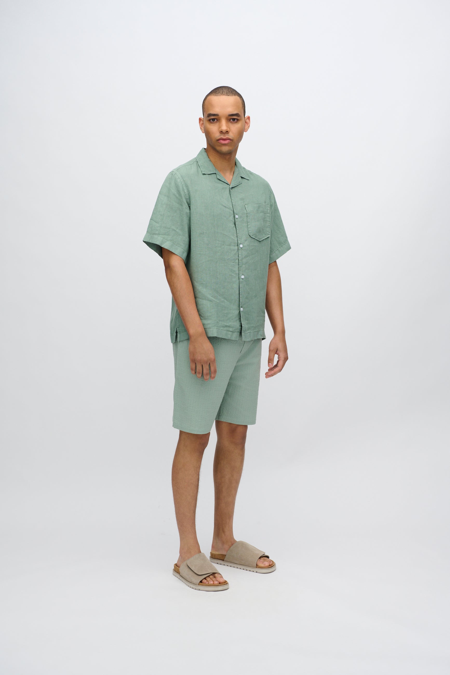 minimum male Hayden short sleeved linen shirt 4115 Short Sleeved Shirt 5808 Iceberg Green