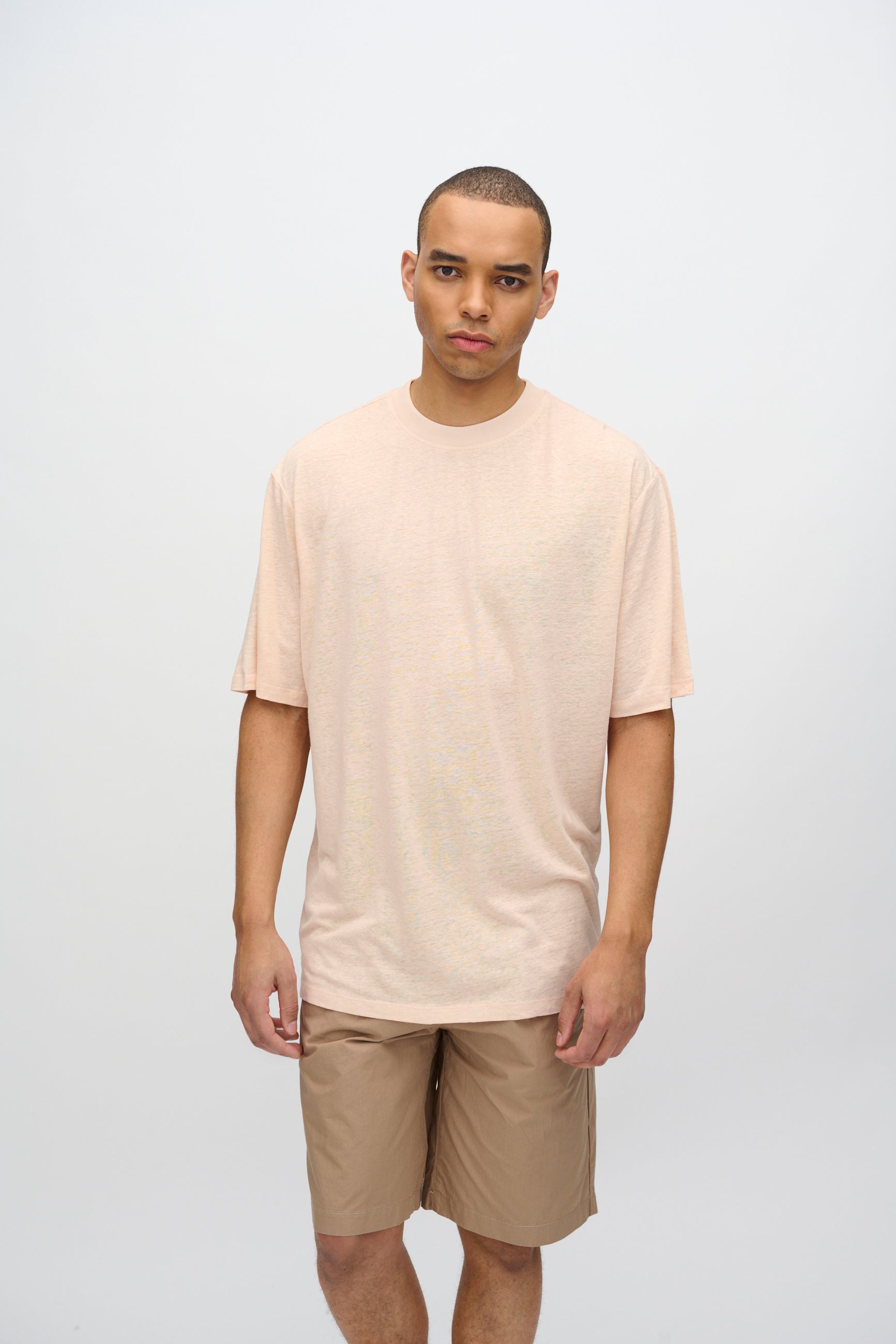 minimum male Lono relaxed t-shirt in linen and modal blend 4159 Long Sleeved T-shirt 1110 Creme De Peche