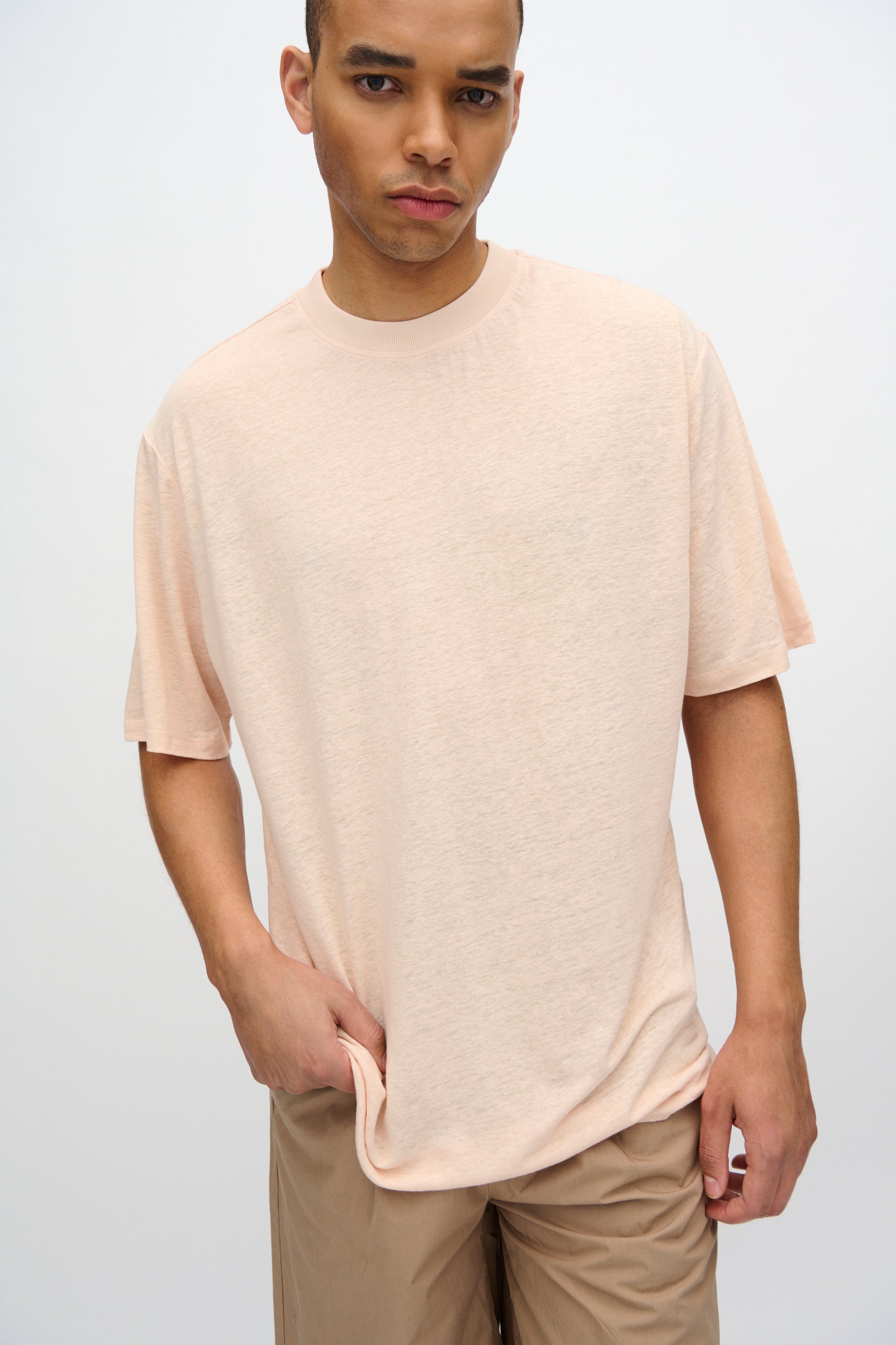 minimum male Lono relaxed t-shirt in linen and modal blend 4159 Long Sleeved T-shirt 1110 Creme De Peche
